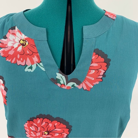 Cabi Blushing Blouse # 3445, Chrysanthemum Print Teal Sleeveless Blouse, Medium - Picture 4 of 16